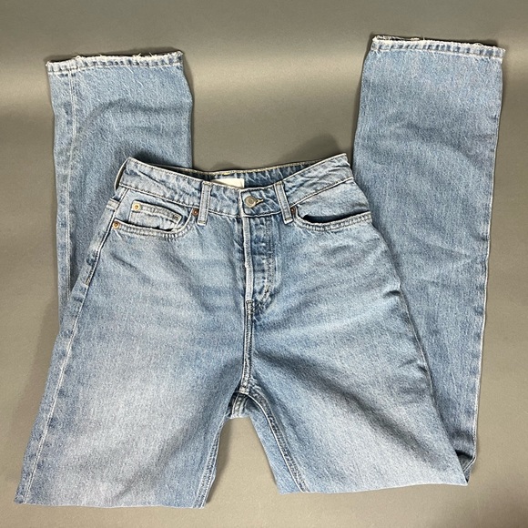 ❌SOLD❌ H&M Straight-Leg Jeans - Picture 2 of 8